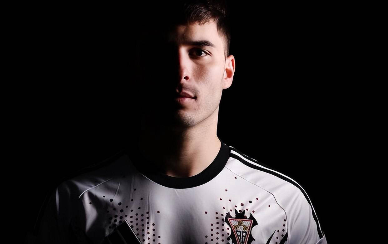 昔日西甲铁卫加盟新东家后遭遇冷落，山东泰山及时止损，做出了最明智的选择